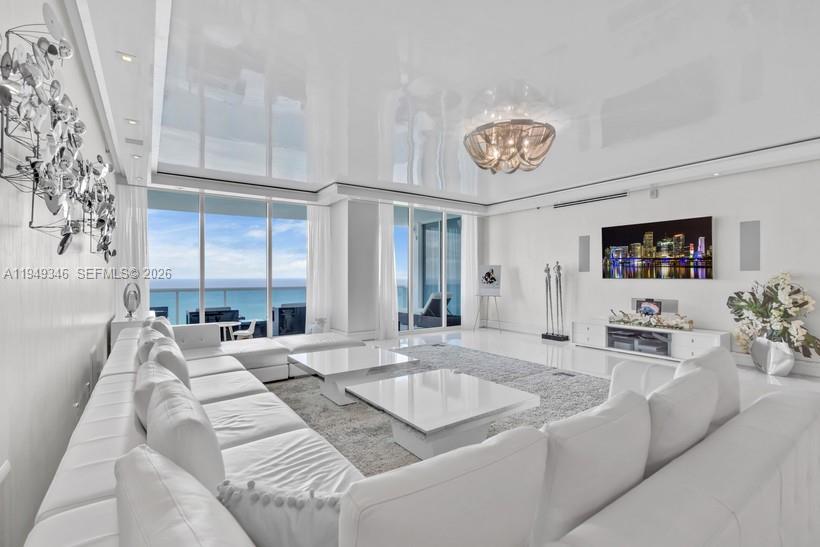 TRUMP HOLLYWOOD - Residential