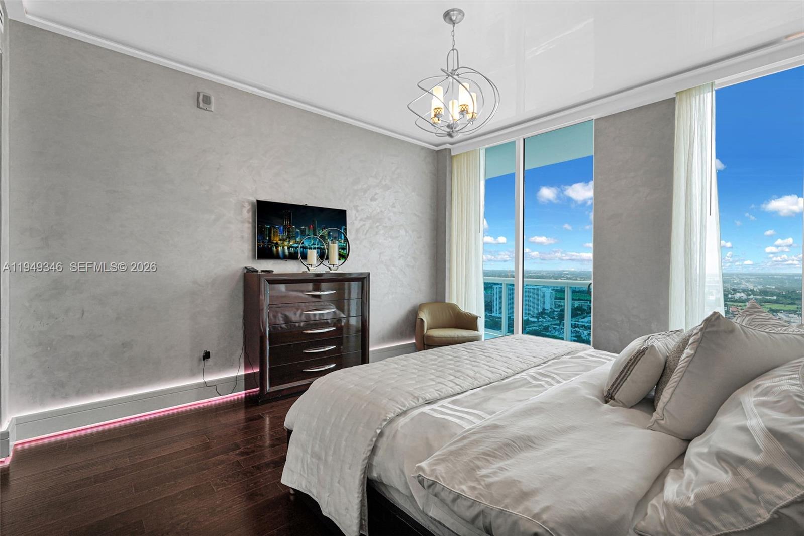 TRUMP HOLLYWOOD - Residential