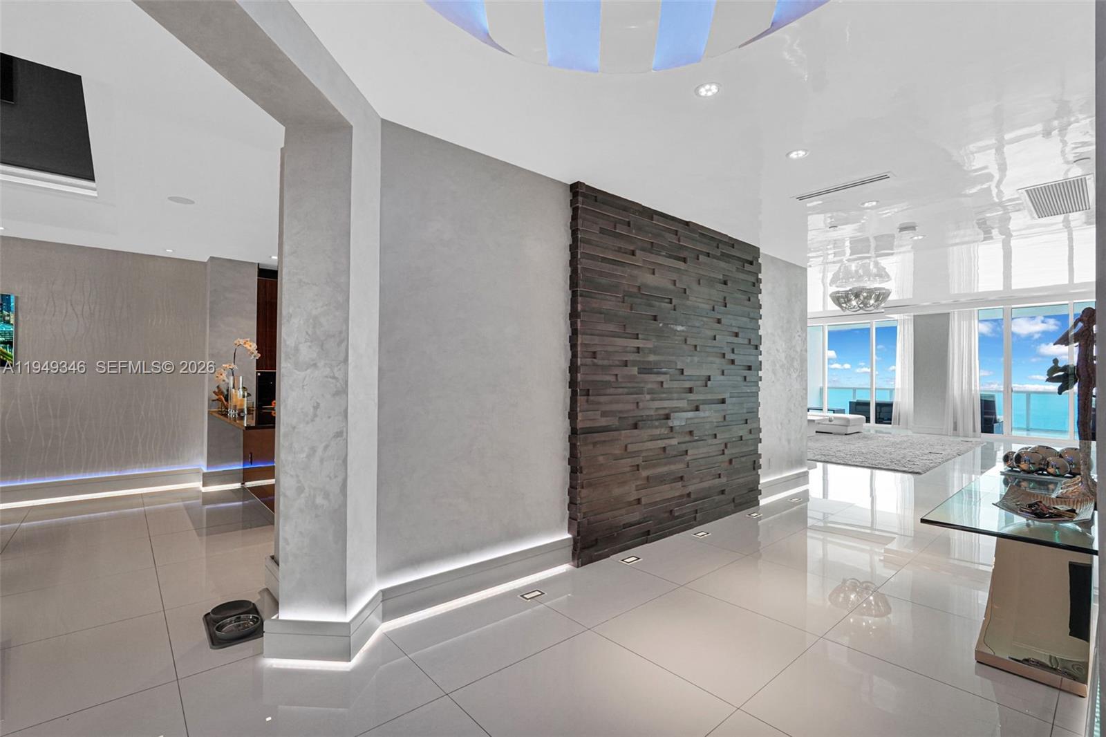 TRUMP HOLLYWOOD - Residential