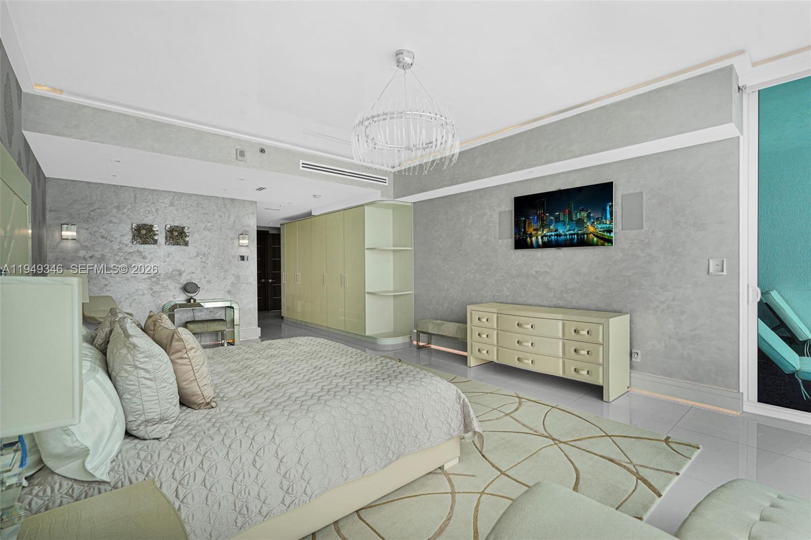 TRUMP HOLLYWOOD - Residential