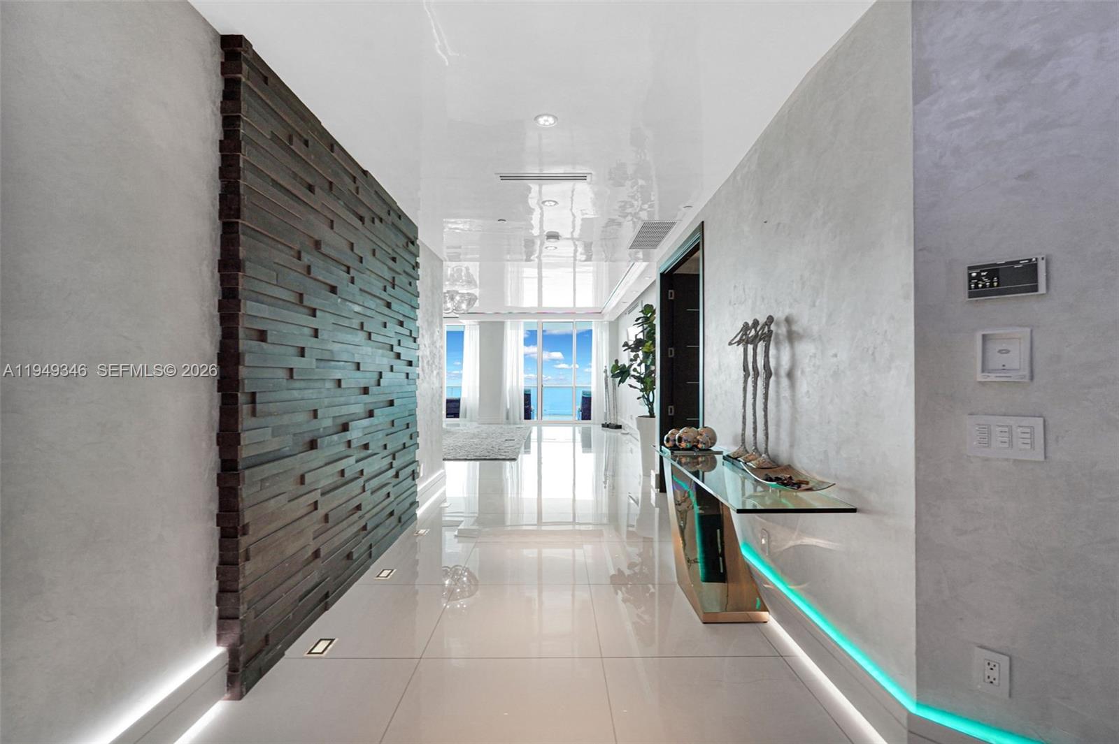 TRUMP HOLLYWOOD - Residential