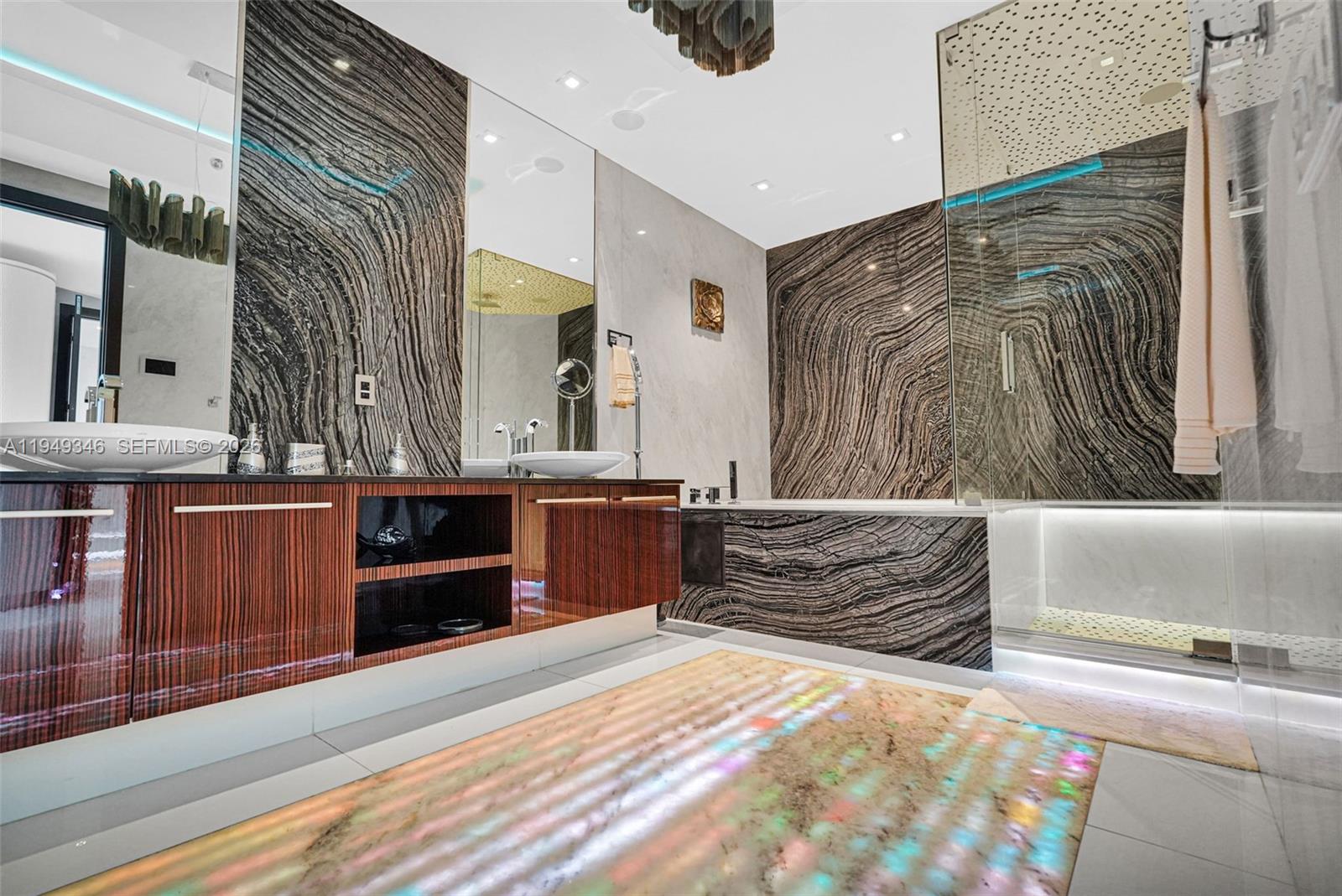 TRUMP HOLLYWOOD - Residential