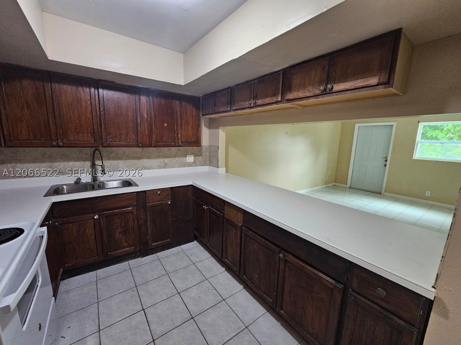 954 SW 74th Ave