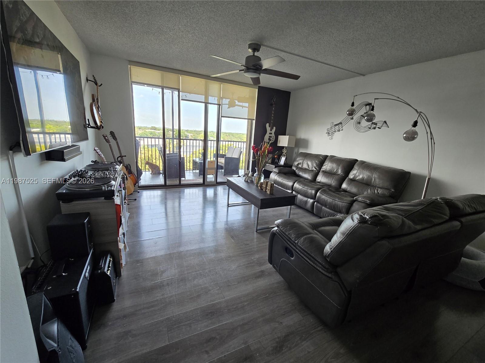 CHANTILLY CONDO - Residential