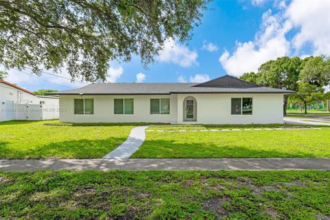 Photo of 5360 SW 9th St, Plantation, FL 33317 (MLS # A11886395)