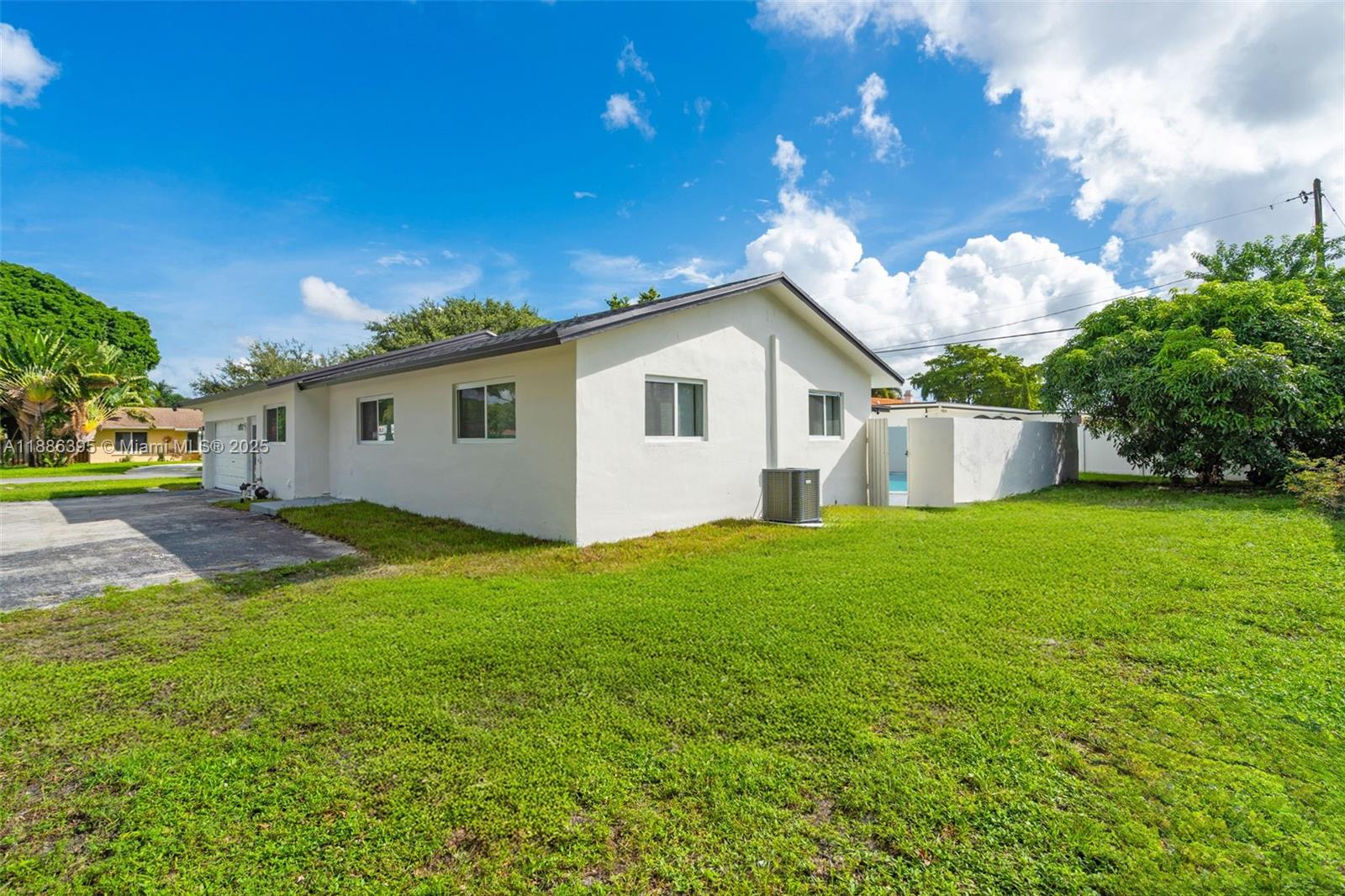PLANTATION PARK LAKESITES - Residential
