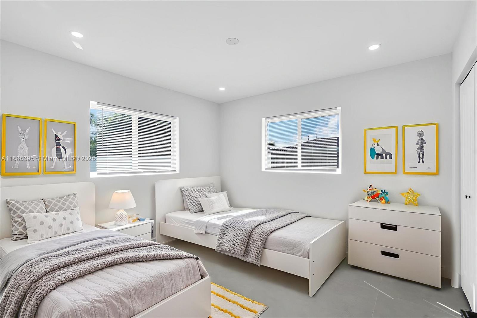 PLANTATION PARK LAKESITES - Residential