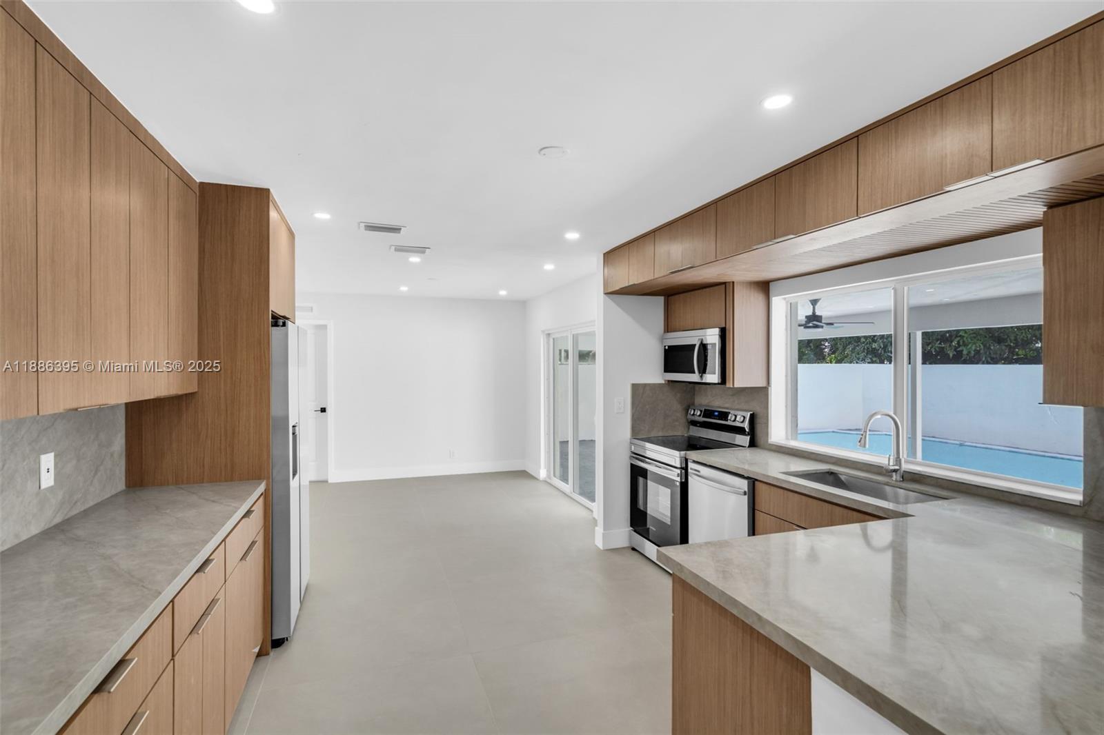 PLANTATION PARK LAKESITES - Residential