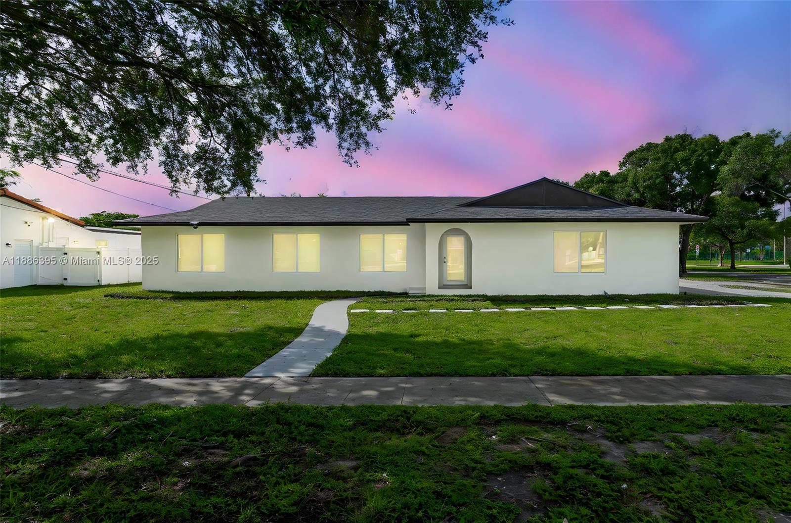 PLANTATION PARK LAKESITES - Residential