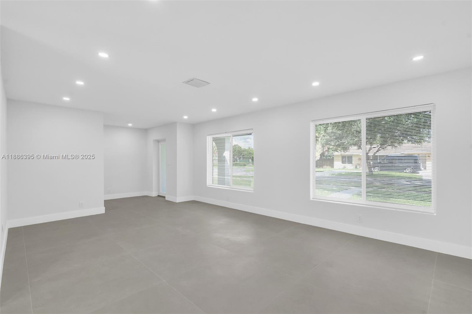 PLANTATION PARK LAKESITES - Residential