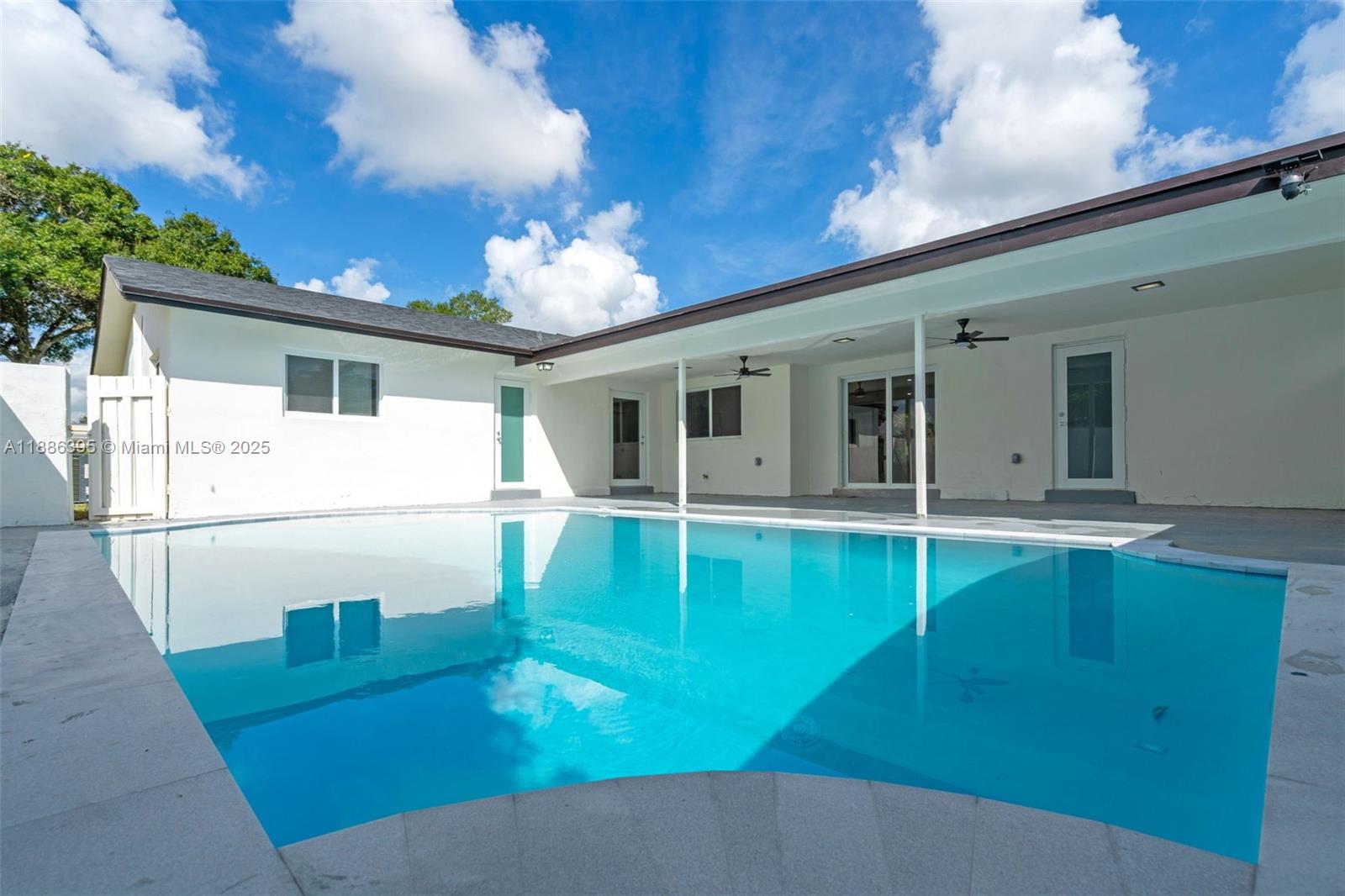 PLANTATION PARK LAKESITES - Residential