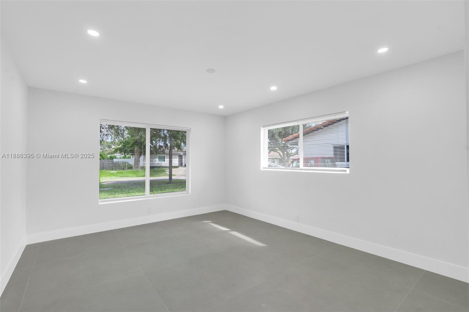 PLANTATION PARK LAKESITES - Residential