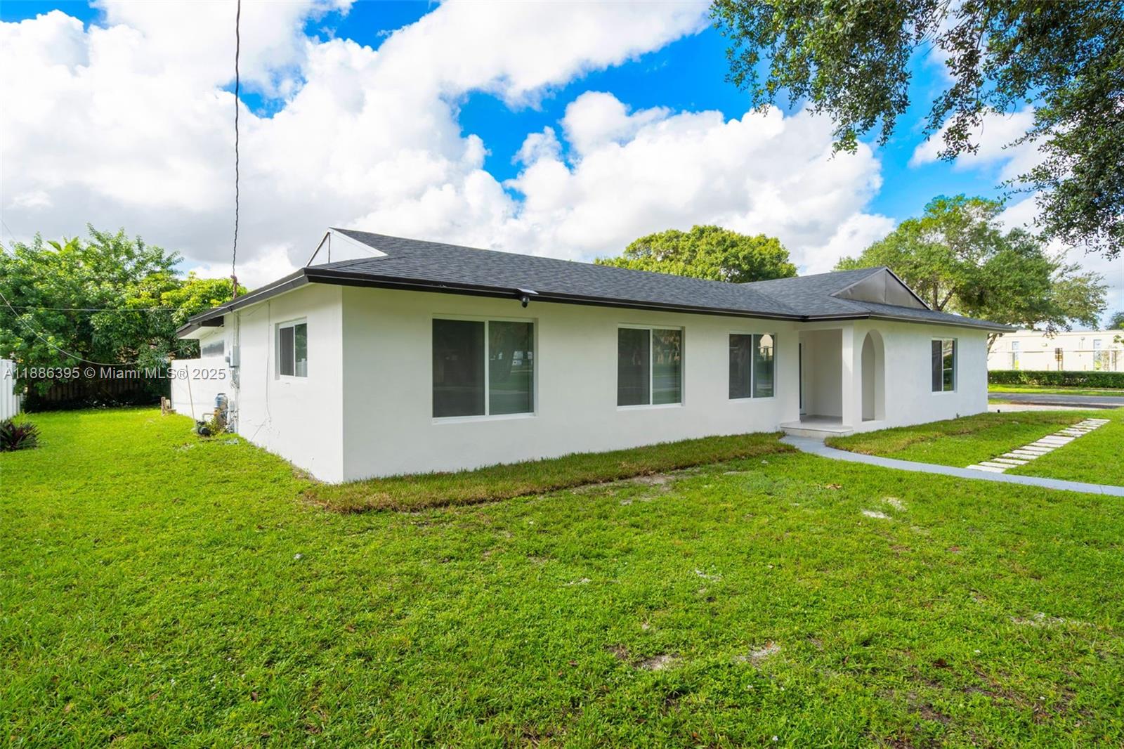PLANTATION PARK LAKESITES - Residential