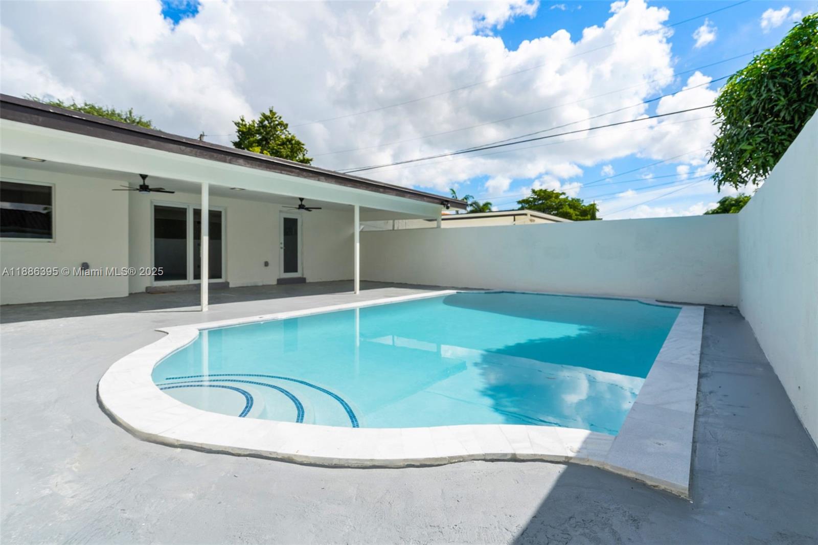 PLANTATION PARK LAKESITES - Residential