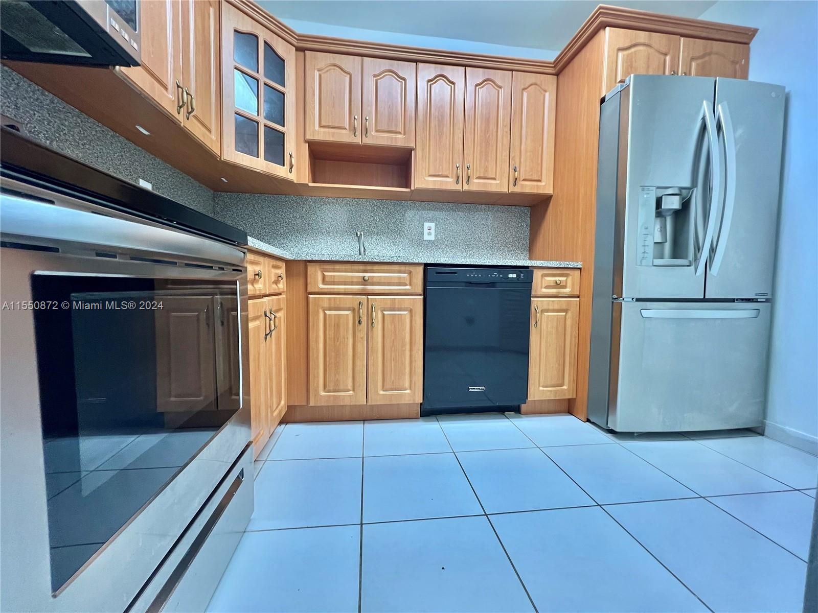 Spacious second floor one bedroom, one bathroom corner unit with screened in balcony area with a relaxing water view. Huge Master Bedroom with walk in closet, freshly painted and updated kitchen with stainless steel appliances. Washer and Dryer inside the unit. Close to Palmetto Express Way, Coral Gables, University of Miami, Dadeland Mall, and restaurants.