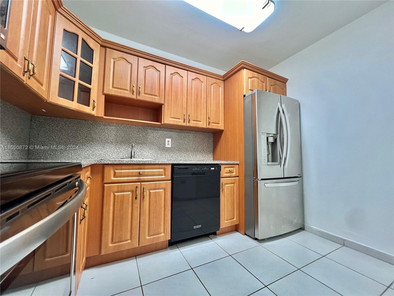 LAKEWOOD VILLAS CONDO - Residential Lease