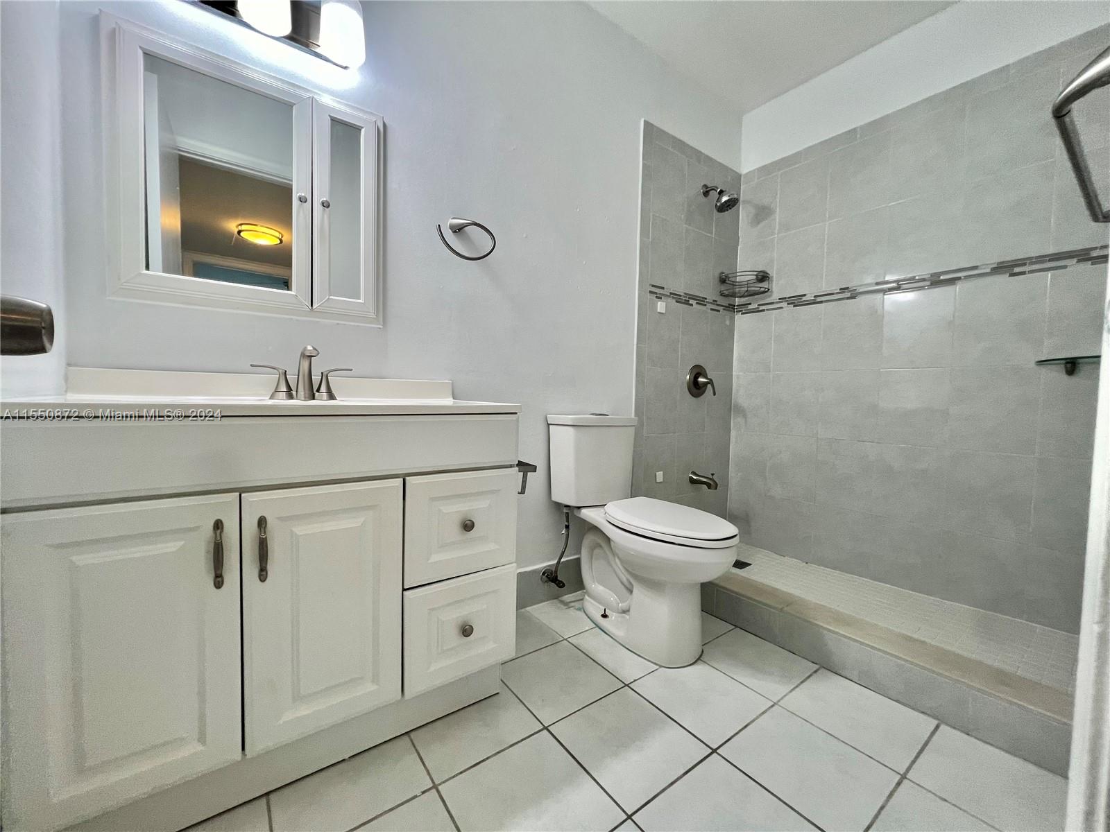 LAKEWOOD VILLAS CONDO - Residential Lease