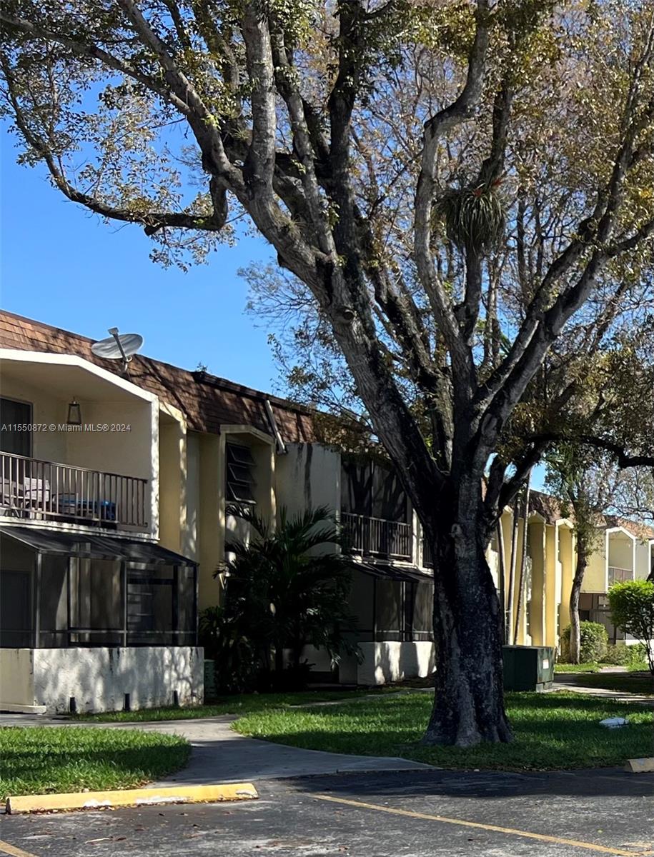 LAKEWOOD VILLAS CONDO - Residential Lease