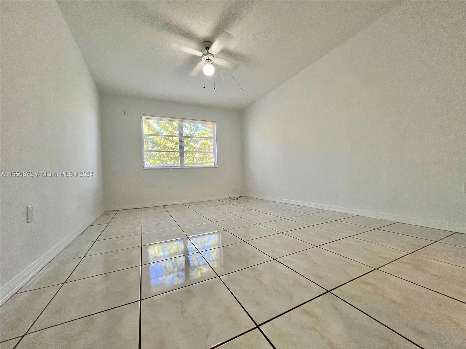 LAKEWOOD VILLAS CONDO - Residential Lease