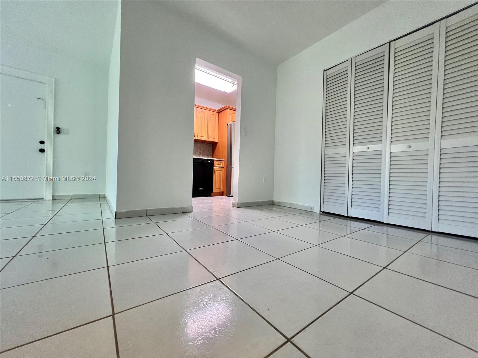 LAKEWOOD VILLAS CONDO - Residential Lease
