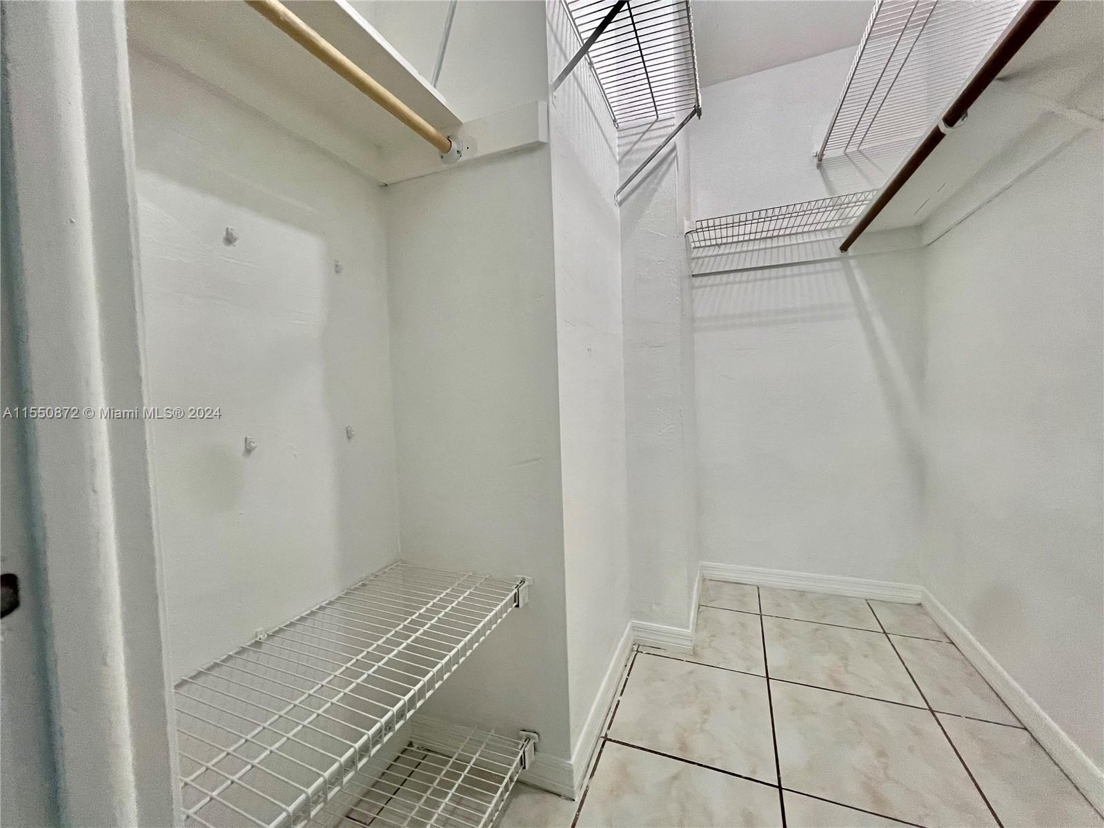 LAKEWOOD VILLAS CONDO - Residential Lease
