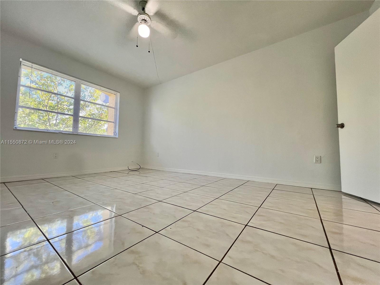 LAKEWOOD VILLAS CONDO - Residential Lease