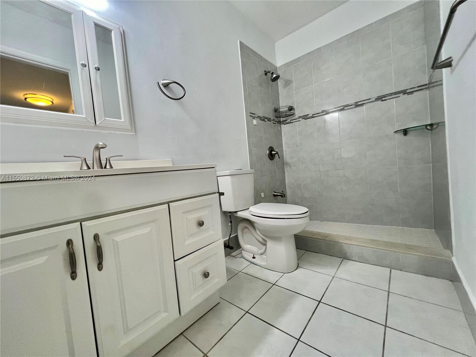 LAKEWOOD VILLAS CONDO - Residential Lease
