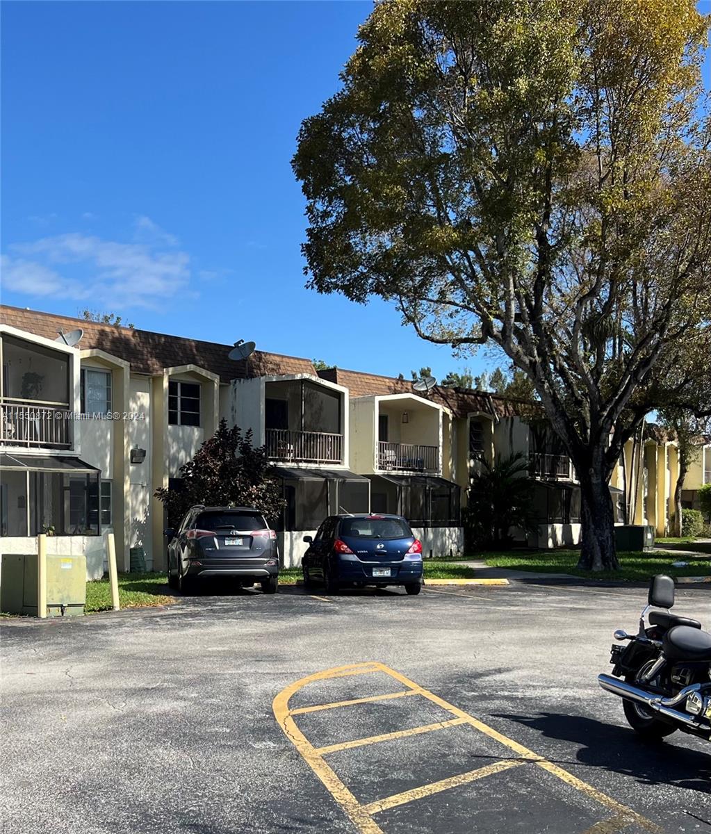 LAKEWOOD VILLAS CONDO - Residential Lease