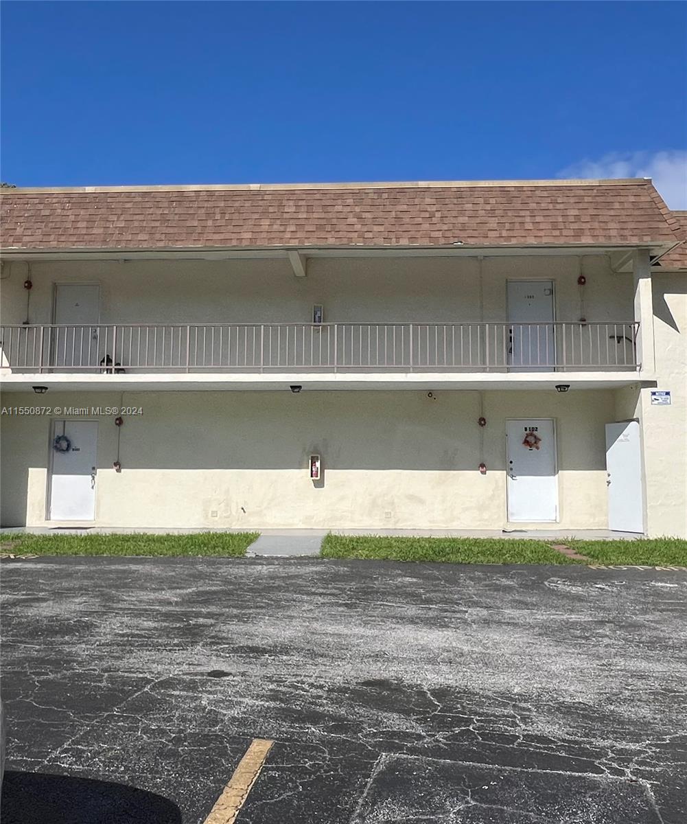 LAKEWOOD VILLAS CONDO - Residential Lease