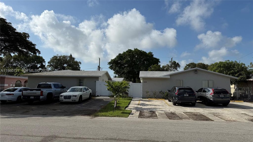 Photo of 216 NW 12th St, Pompano Beach, FL 33060 (MLS # A11980777)