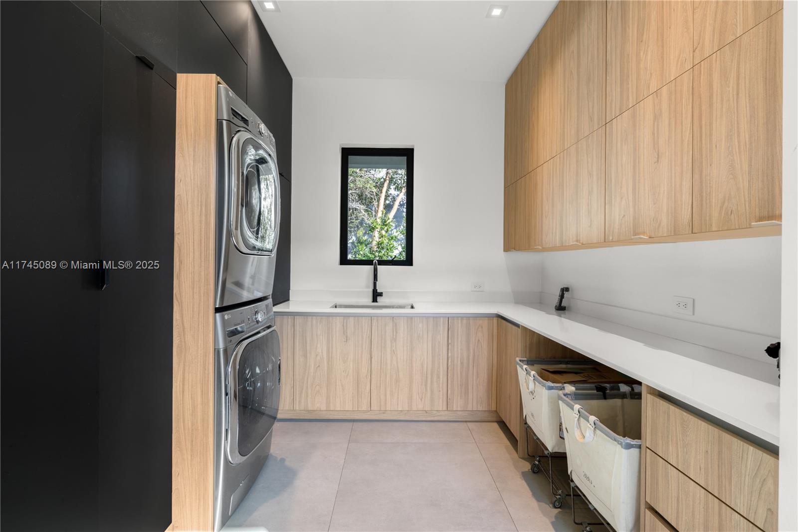 WILLOU HILL - Residential