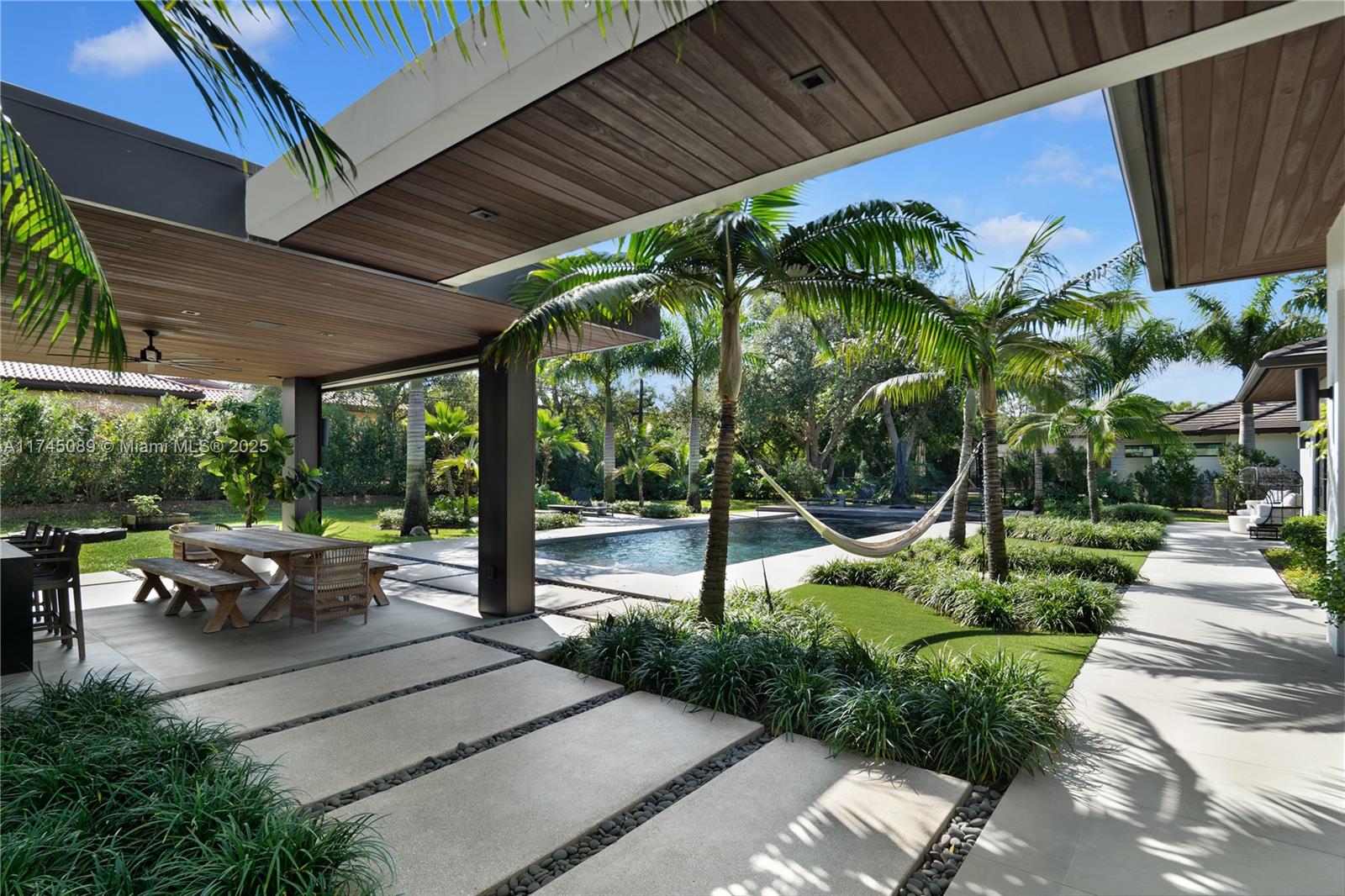 WILLOU HILL - Residential