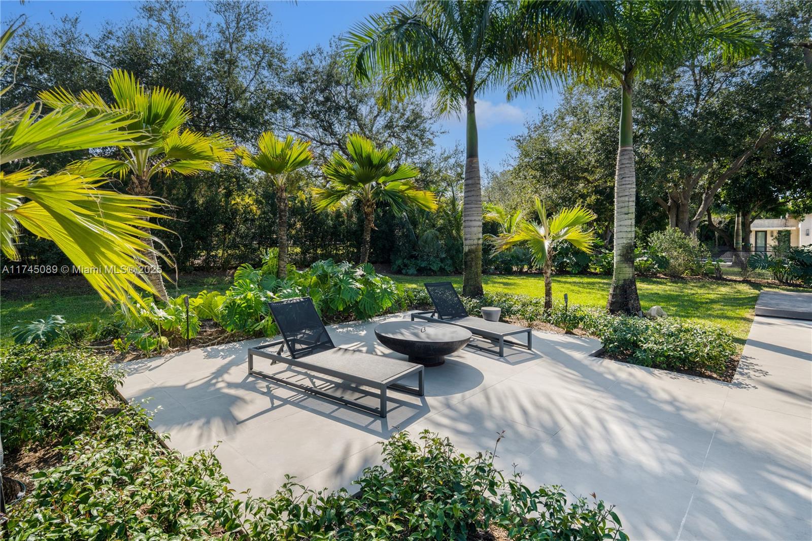 WILLOU HILL - Residential