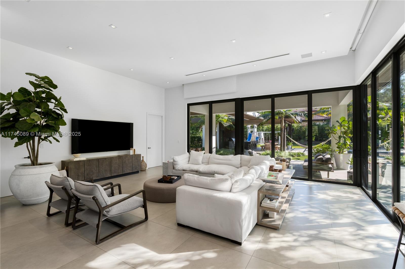 WILLOU HILL - Residential