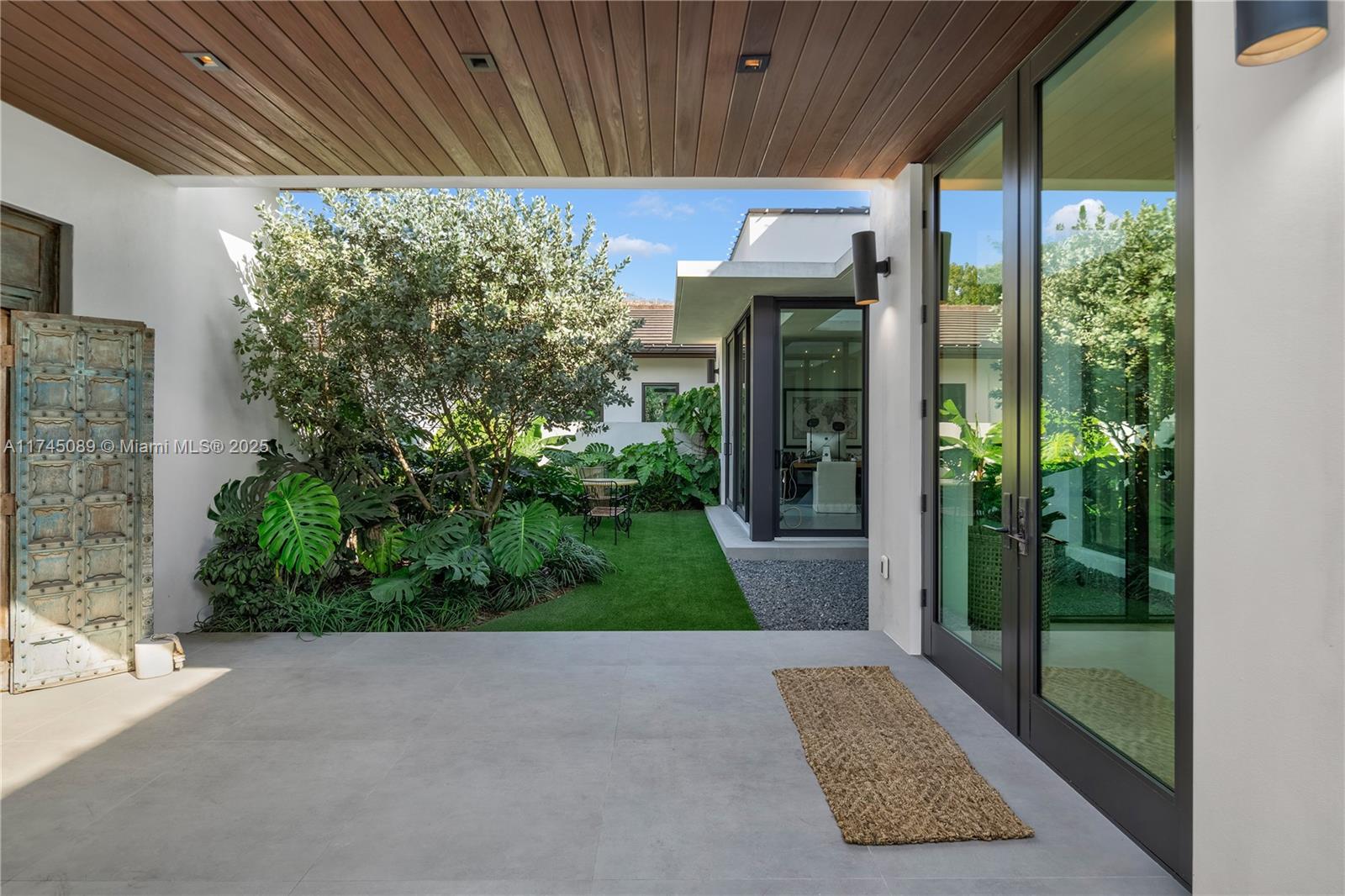 WILLOU HILL - Residential