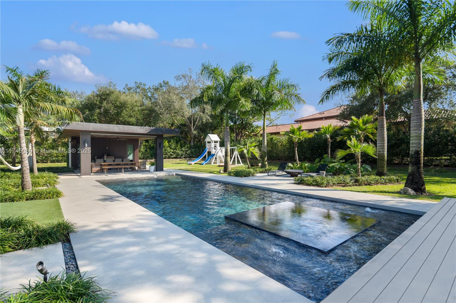 WILLOU HILL - Residential