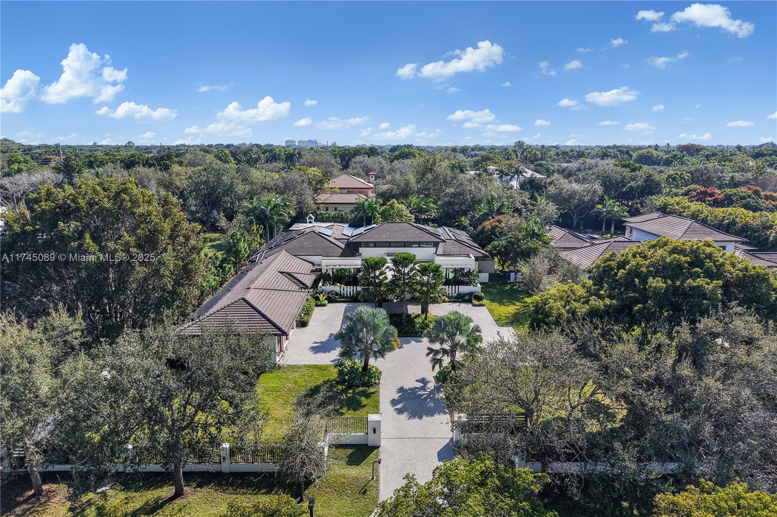 WILLOU HILL - Residential