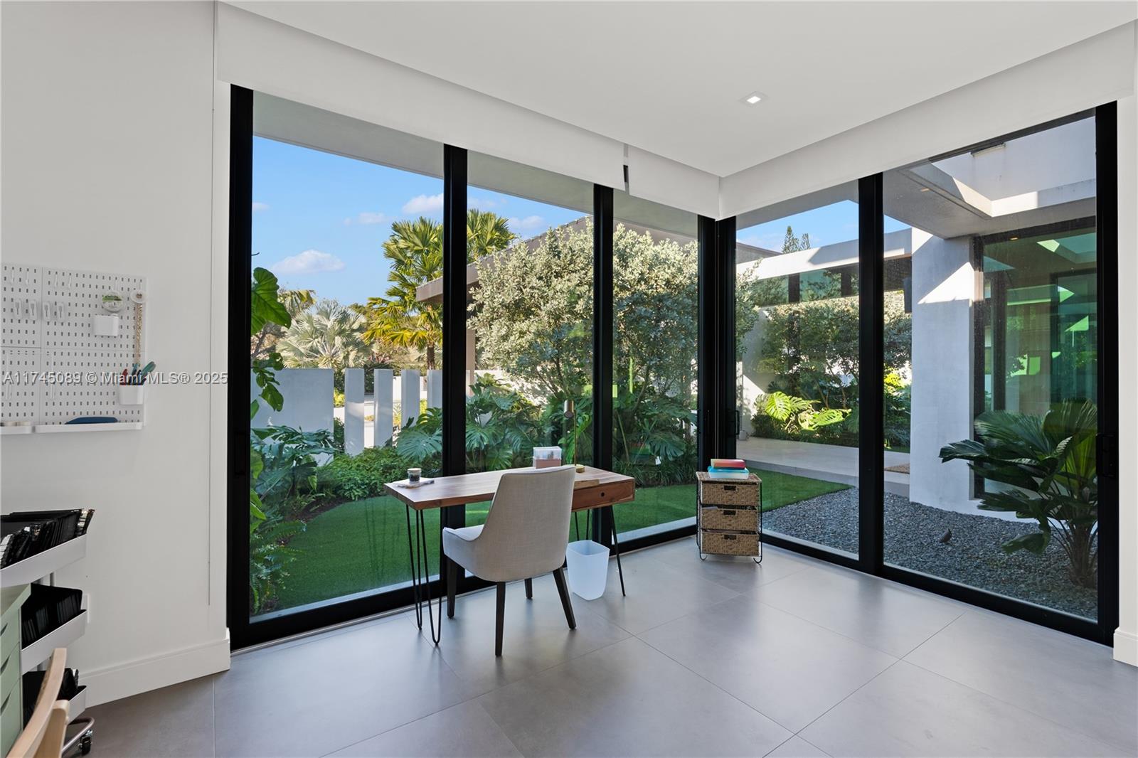 WILLOU HILL - Residential