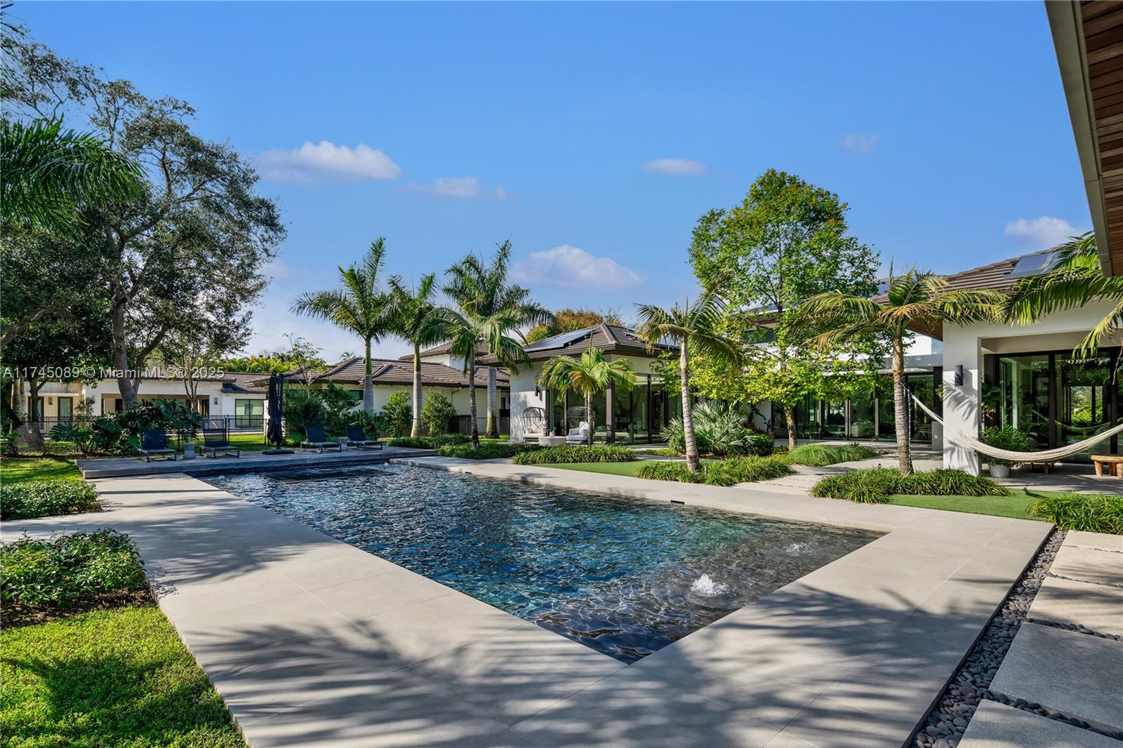 WILLOU HILL - Residential