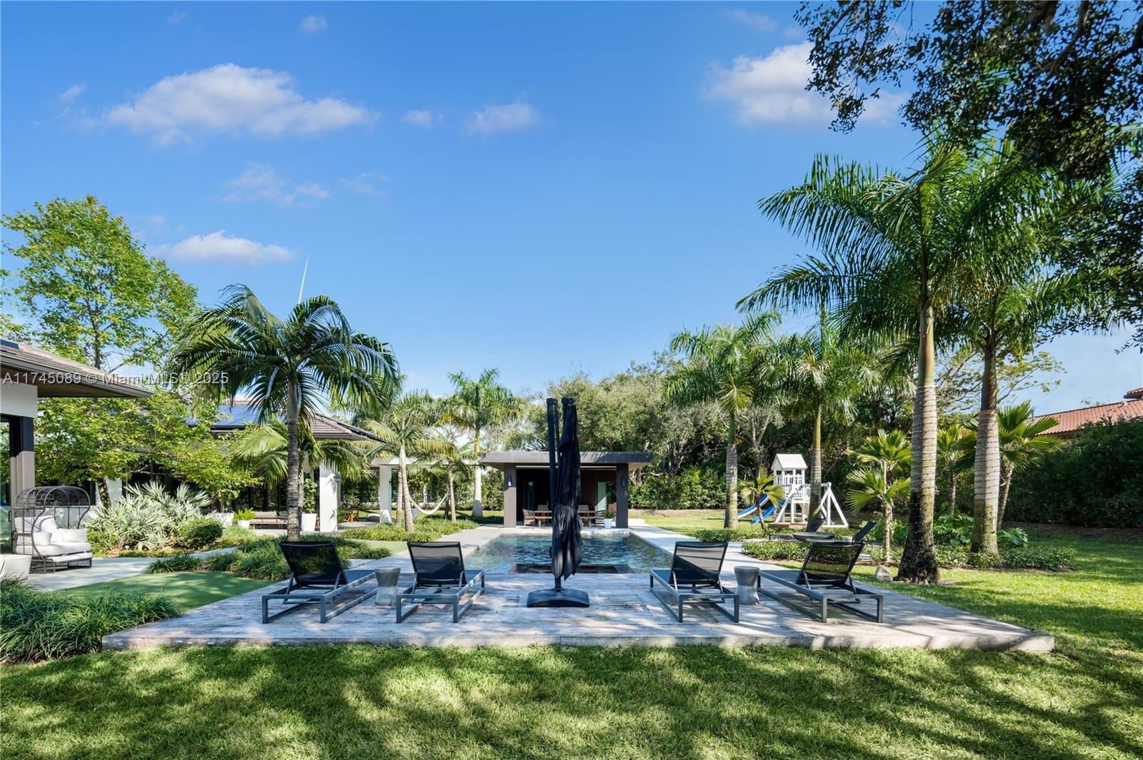 WILLOU HILL - Residential