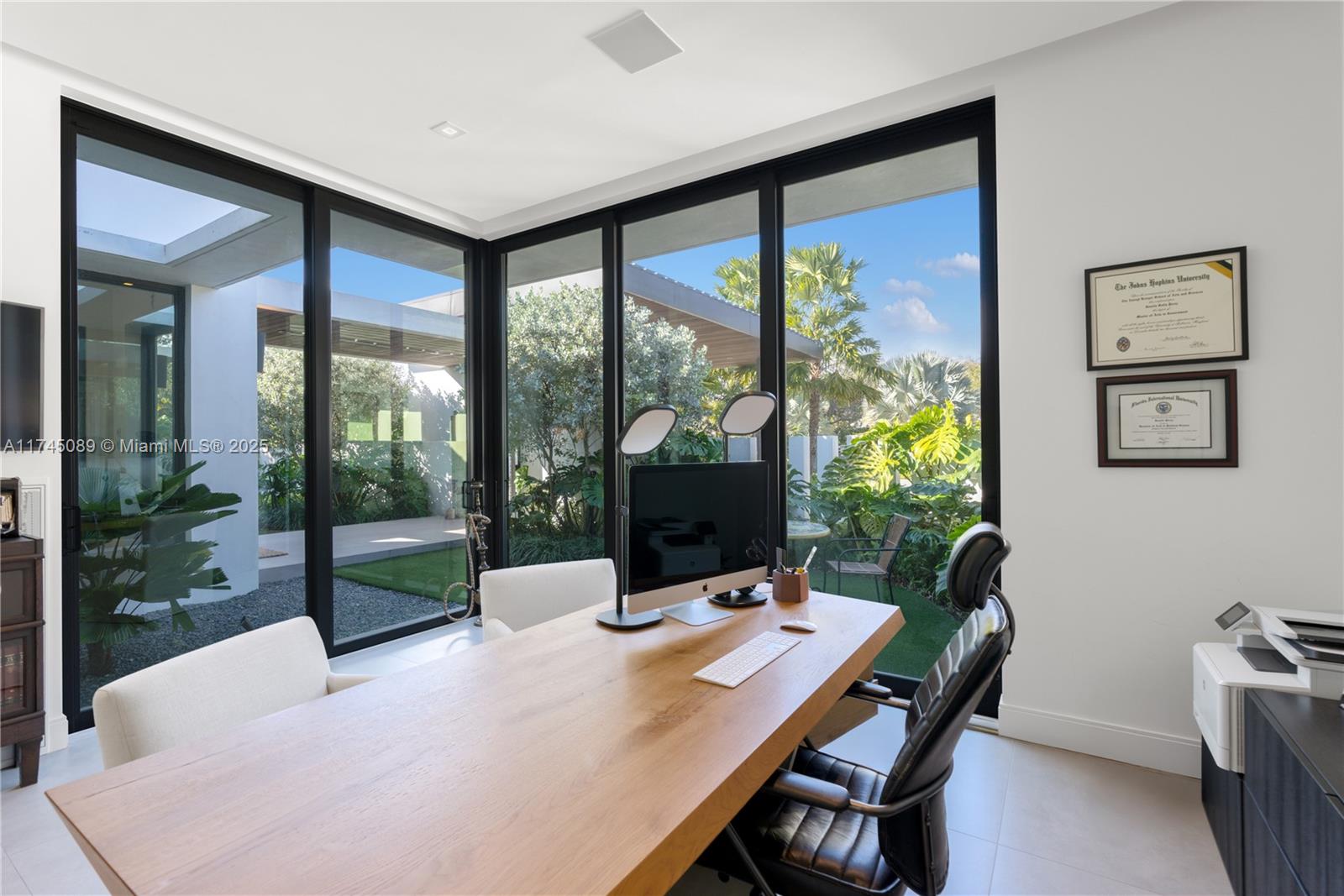 WILLOU HILL - Residential