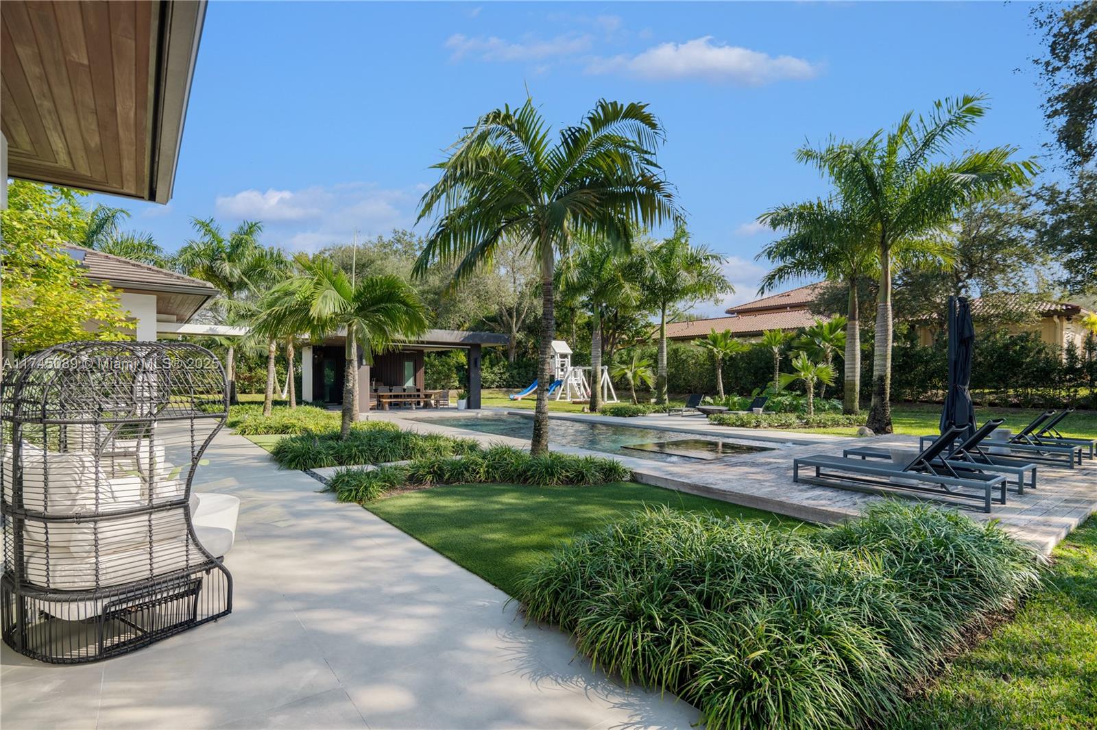 WILLOU HILL - Residential