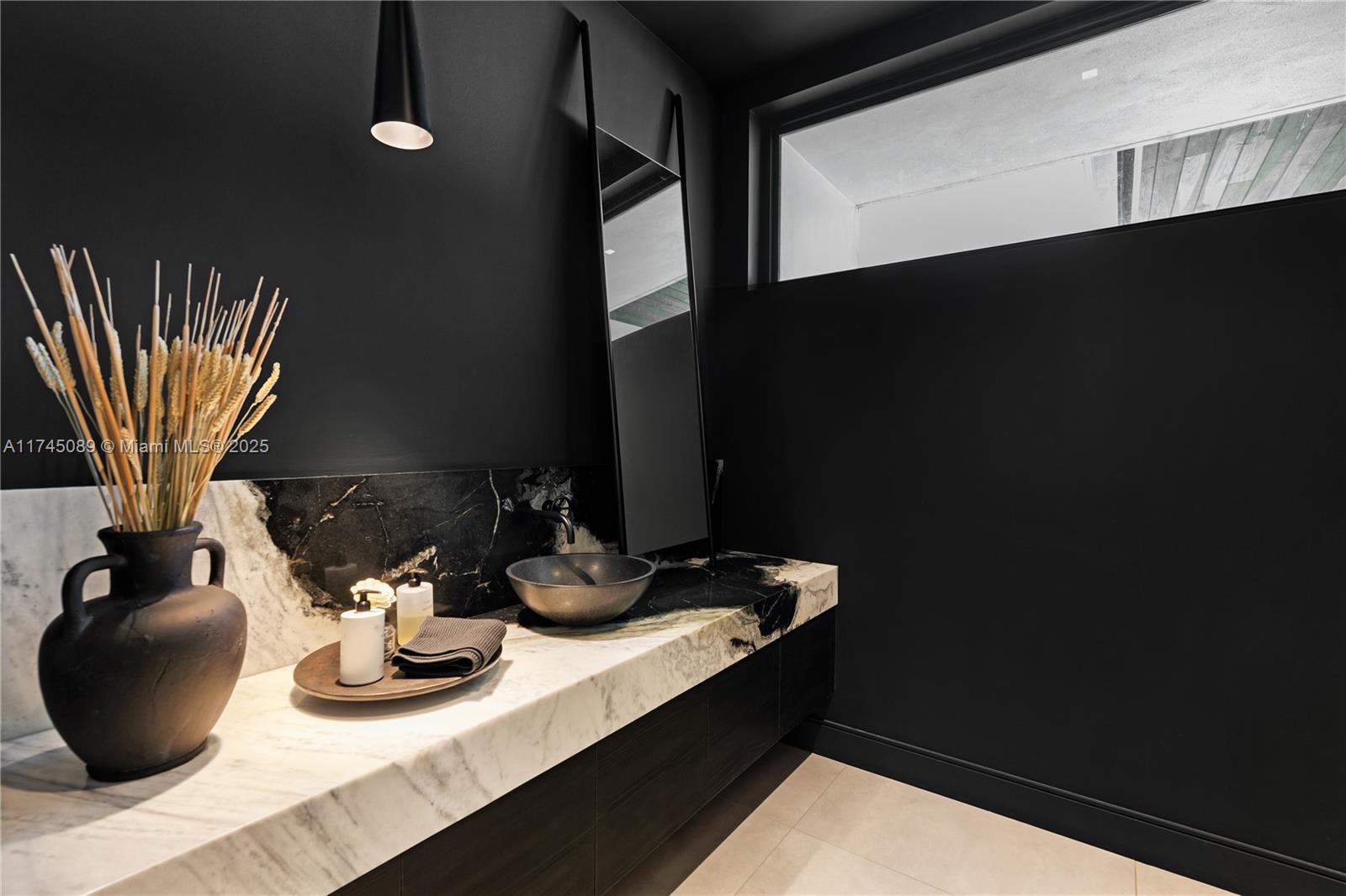 WILLOU HILL - Residential