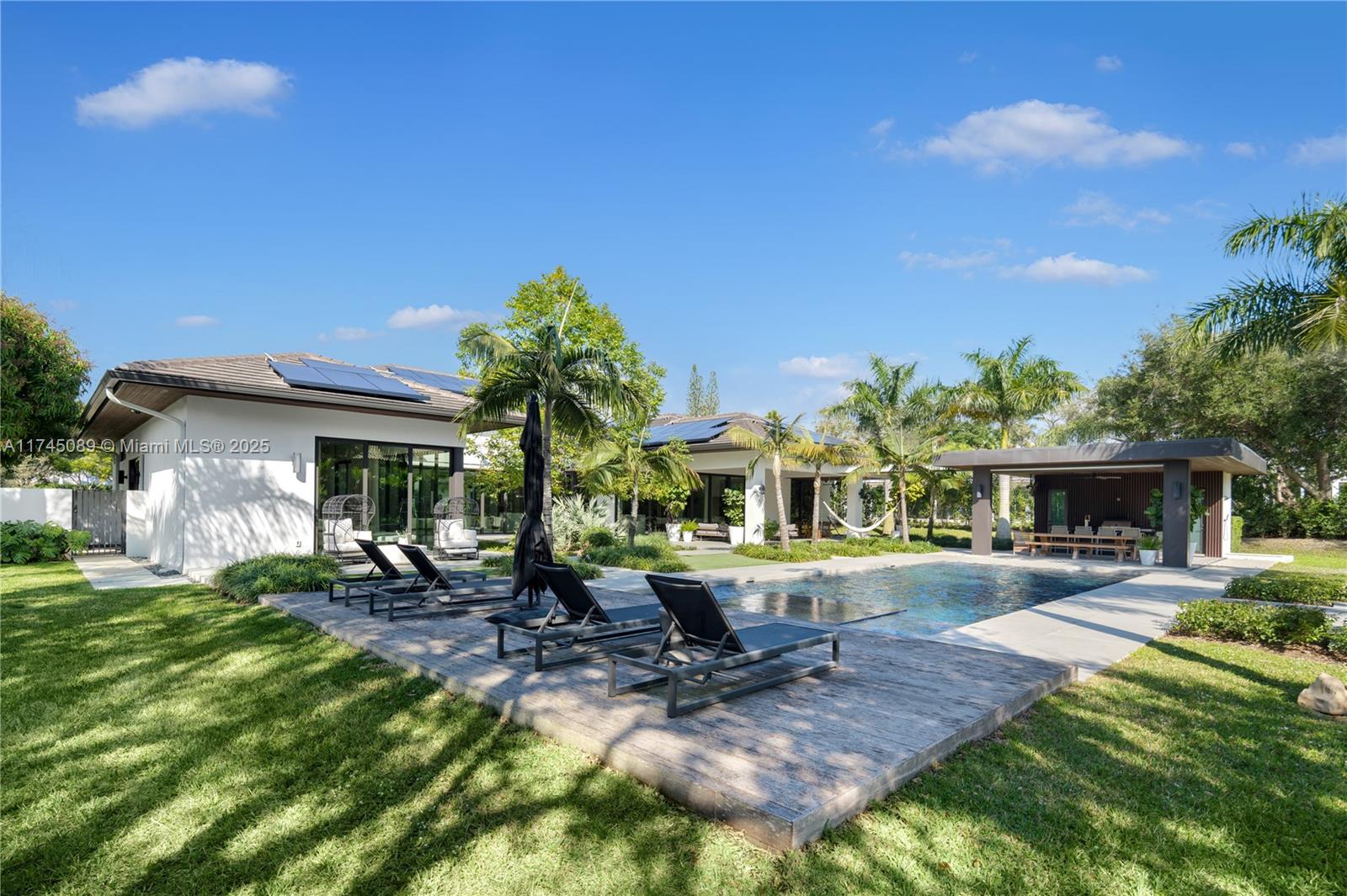 WILLOU HILL - Residential