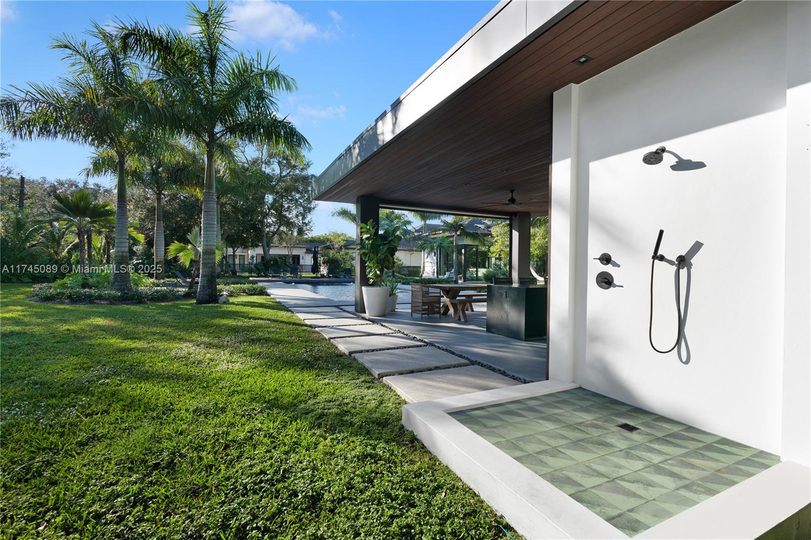 WILLOU HILL - Residential