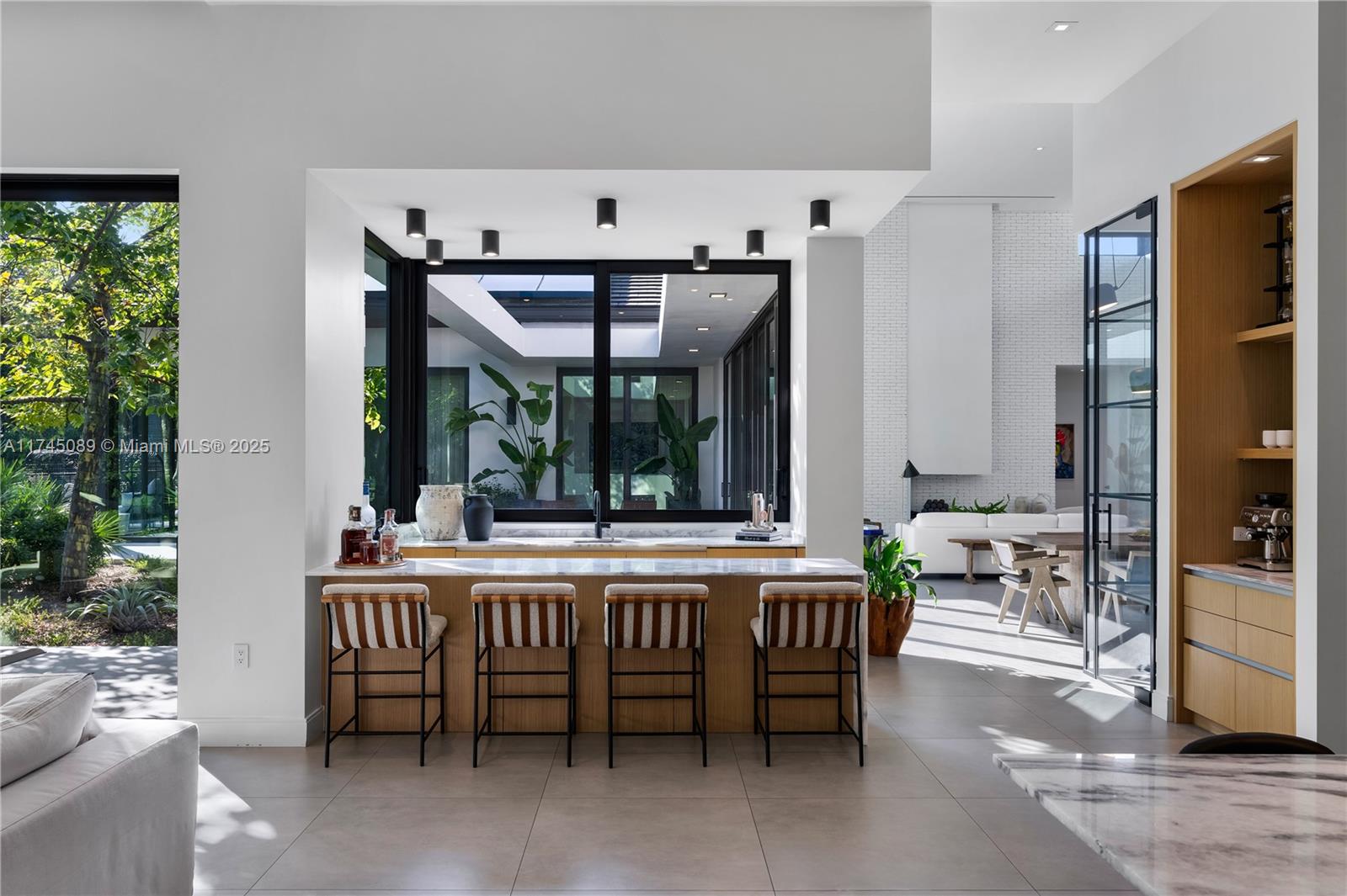 WILLOU HILL - Residential