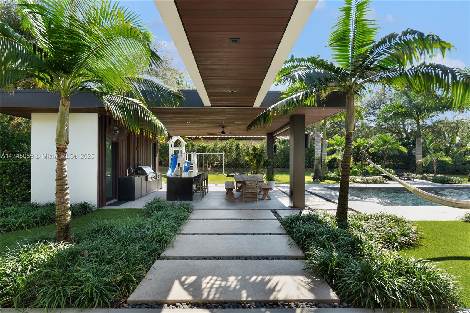 WILLOU HILL - Residential