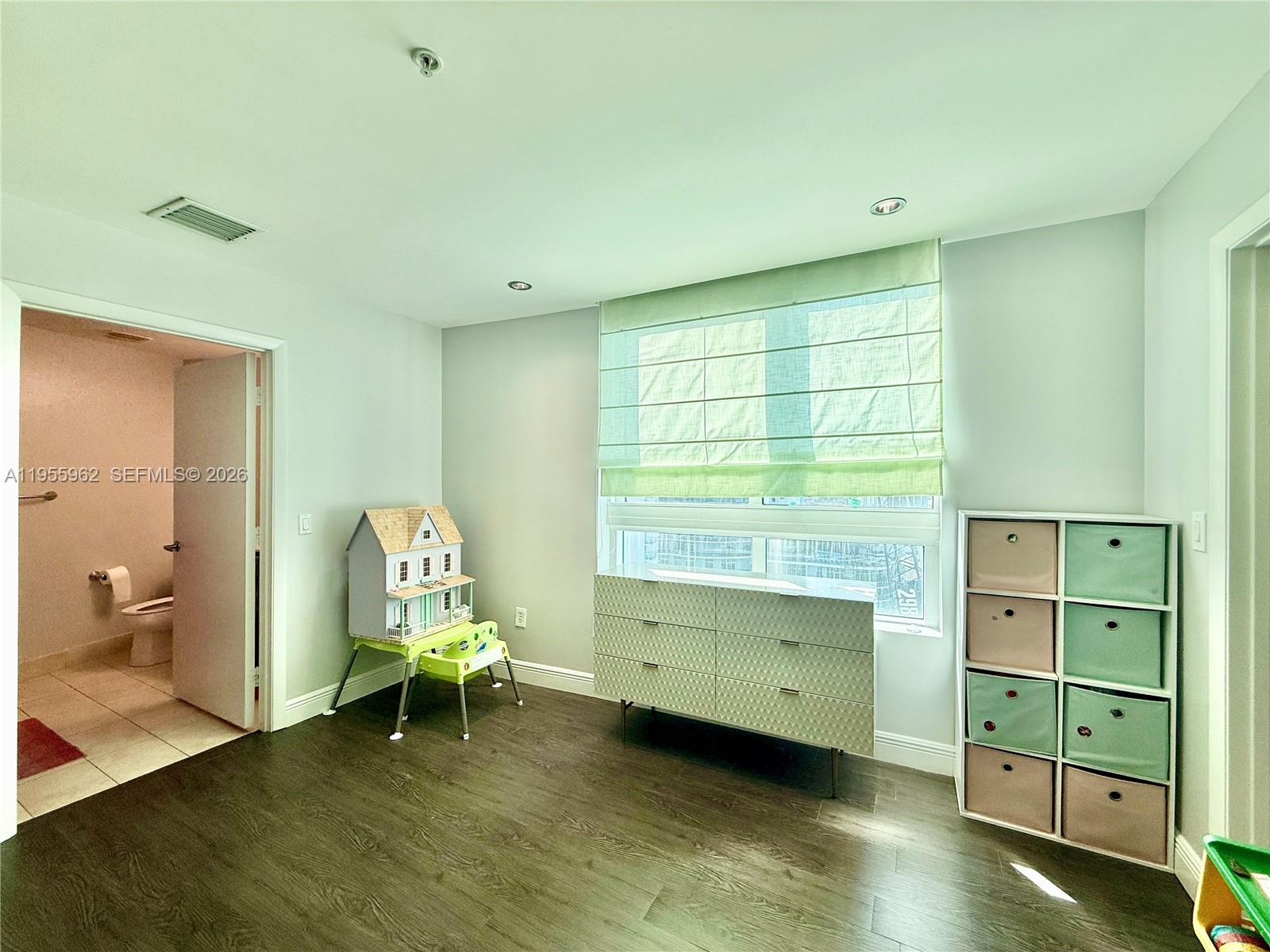 QUANTUM ON THE BAY CONDO - Residential