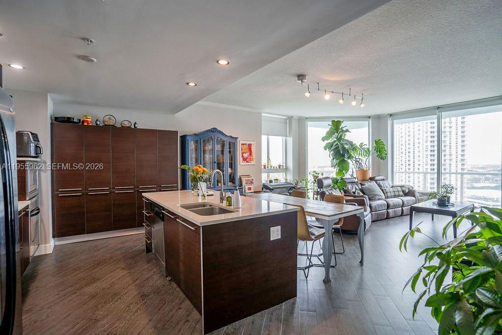 QUANTUM ON THE BAY CONDO - Residential
