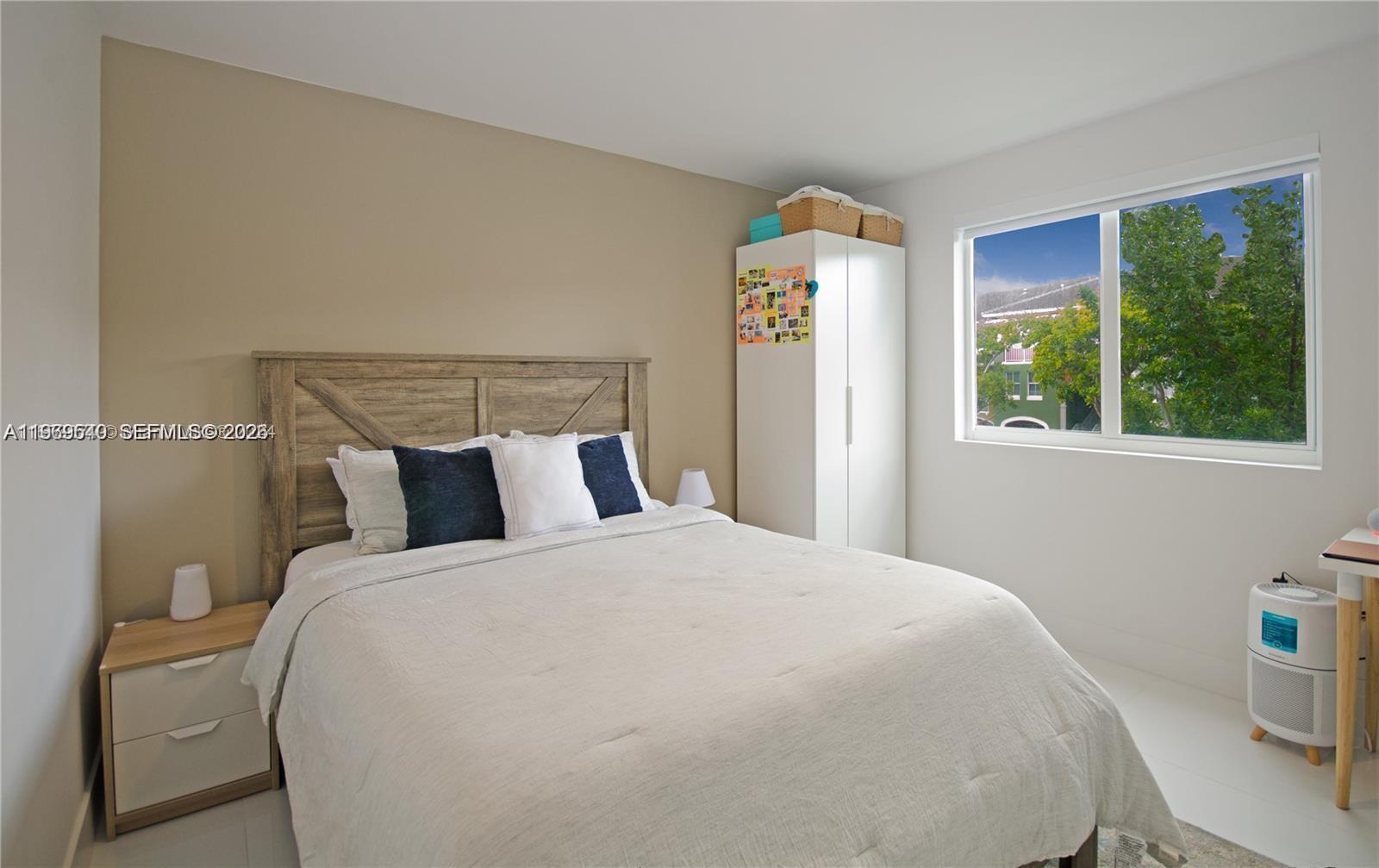 ISLANDS AT DORAL 1ST ADDI - Residential Lease